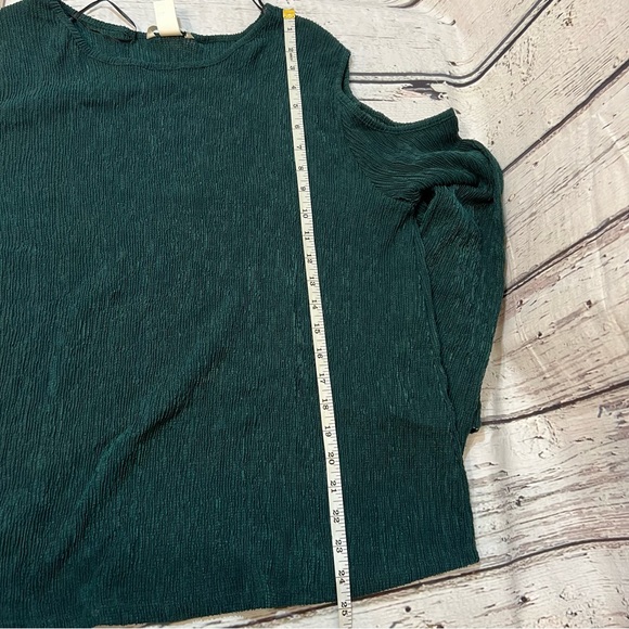 H&M Women's forest green bell Sleeve cold shoulder long sleeve blouse size med - Picture 13 of 13